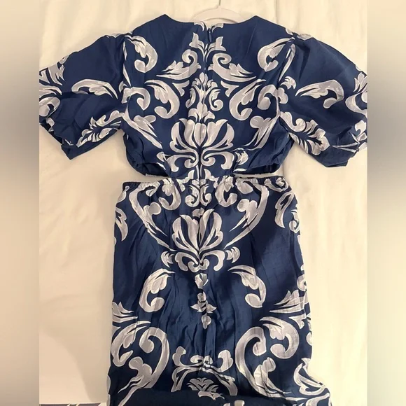 Cutout maxi dress - Picture 2 of 4